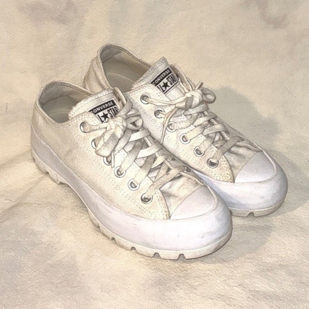 Converse Chuck Taylor All Star Lugged Low Top White Platform Sneakers 567680C
